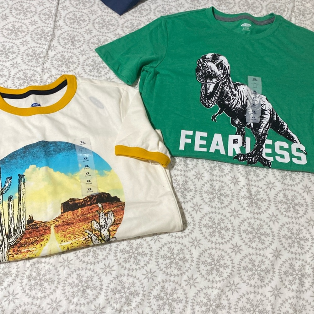 2 boys tshirts XL